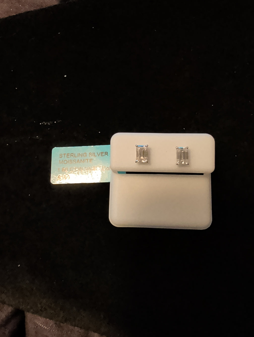 1.60ctw (0.80ctw each) moissanite earrings. 925 sterling silver. Diamond tested!