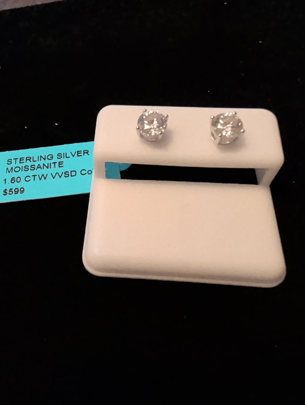 1.60ctw (0.80ctw each) moissanite earrings. 925 sterling silver. Diamond tested!