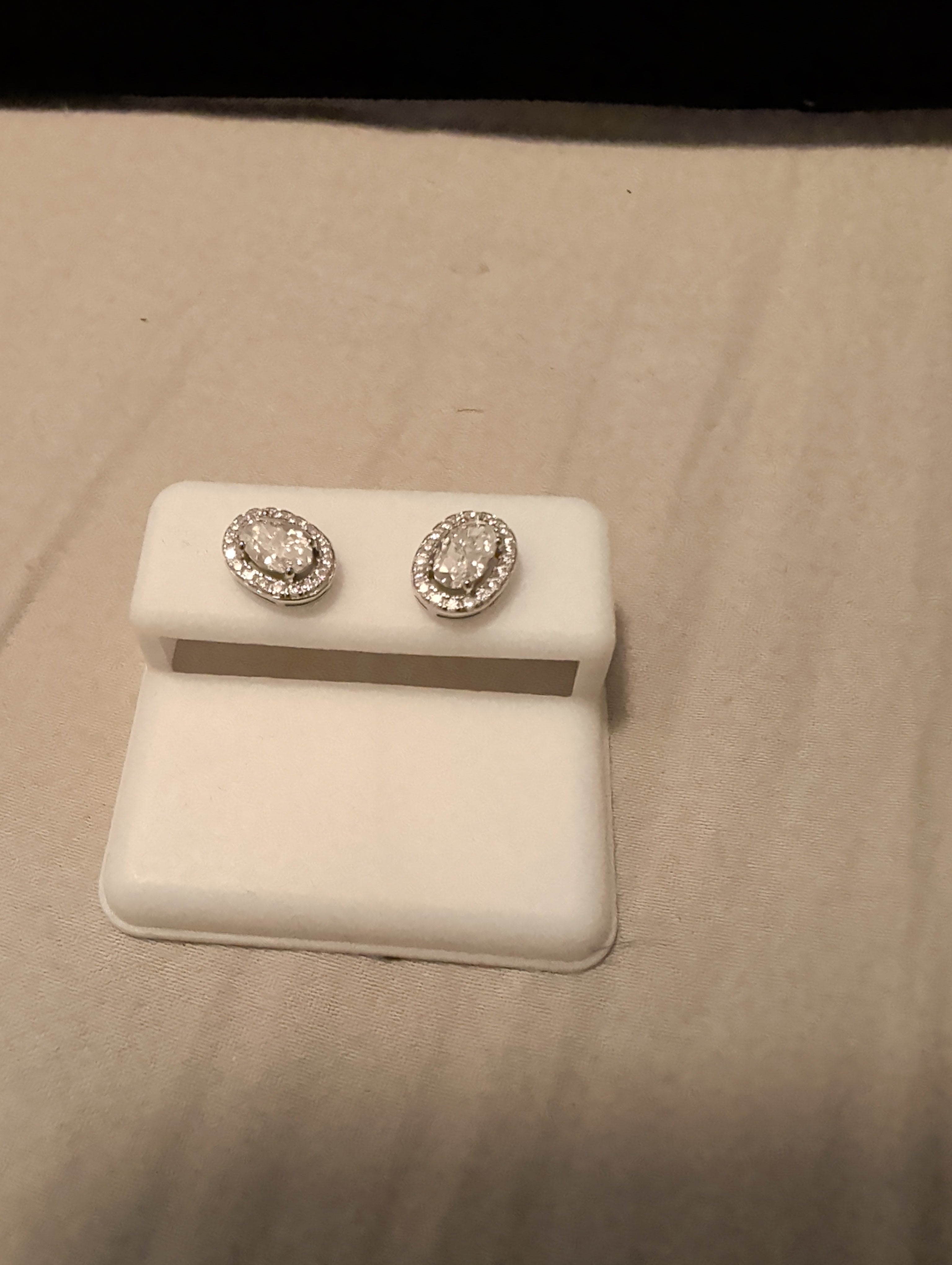 1.0ctw moissanite. Between the two.