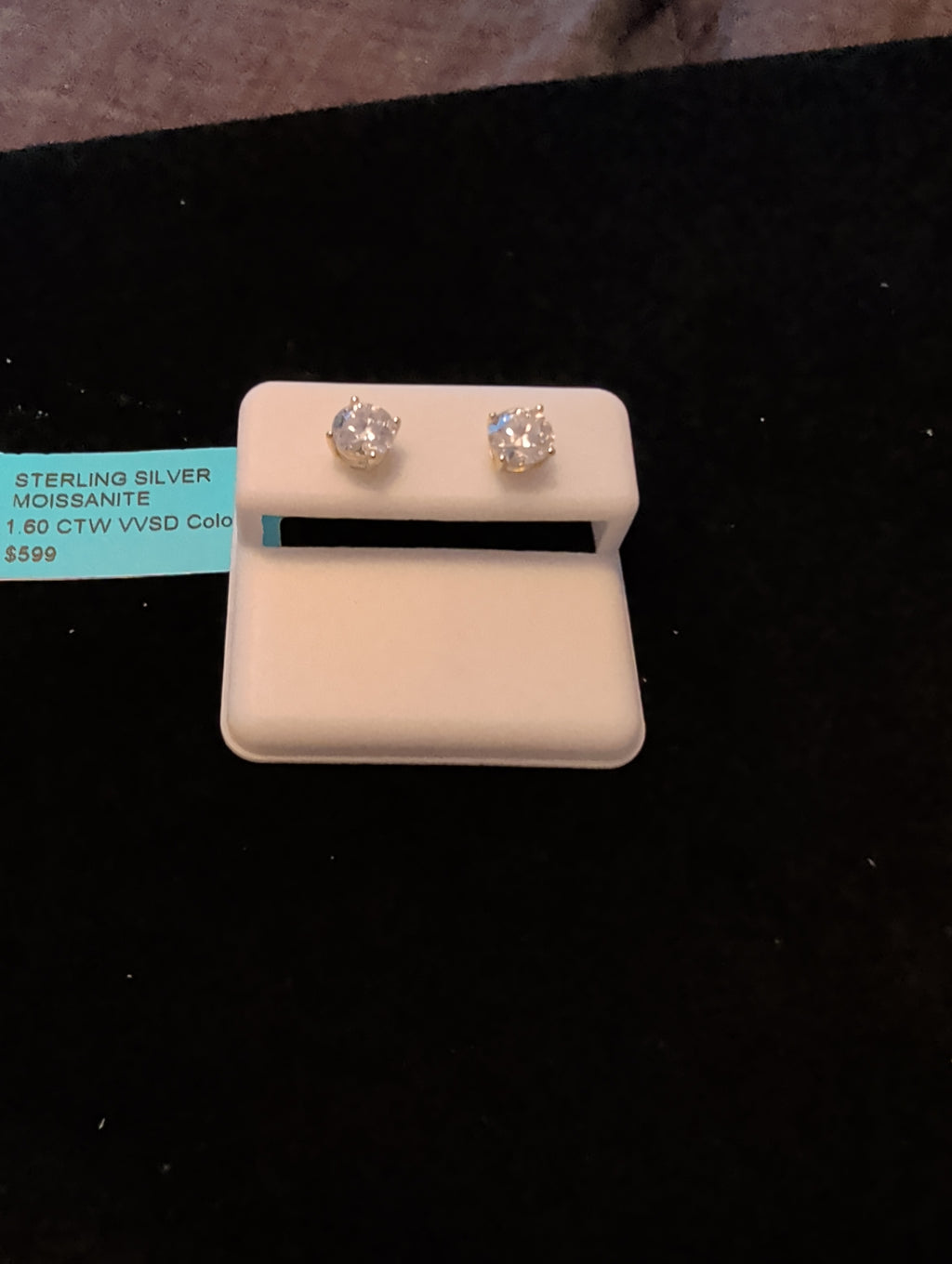 1.6ctw (0.80ctw each) moissanite earrings. 925 sterling silver. Diamond tested!