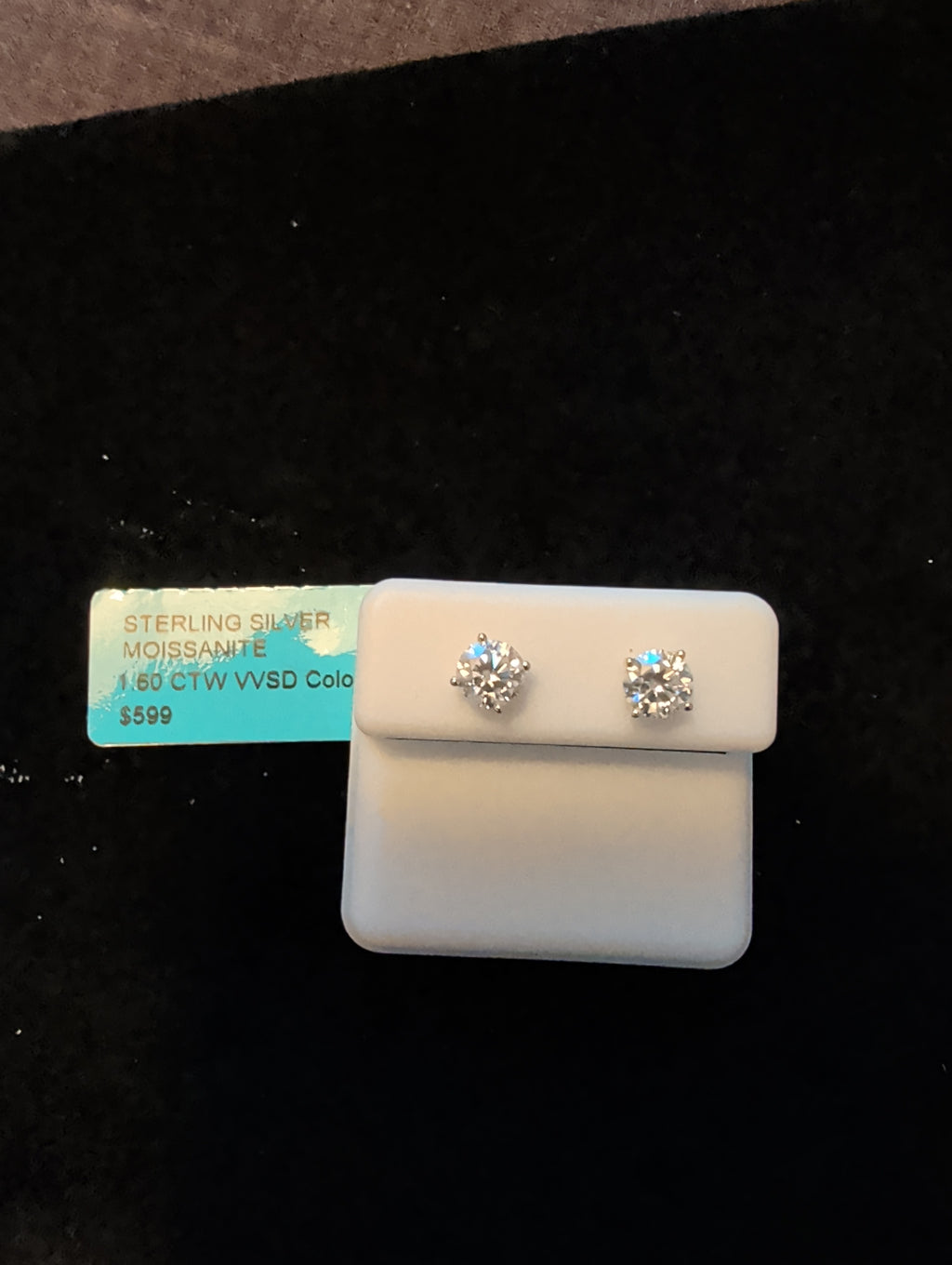 1.6ctw (0.80ctw each) moissanite earrings. 925 sterling silver. Diamond tested!