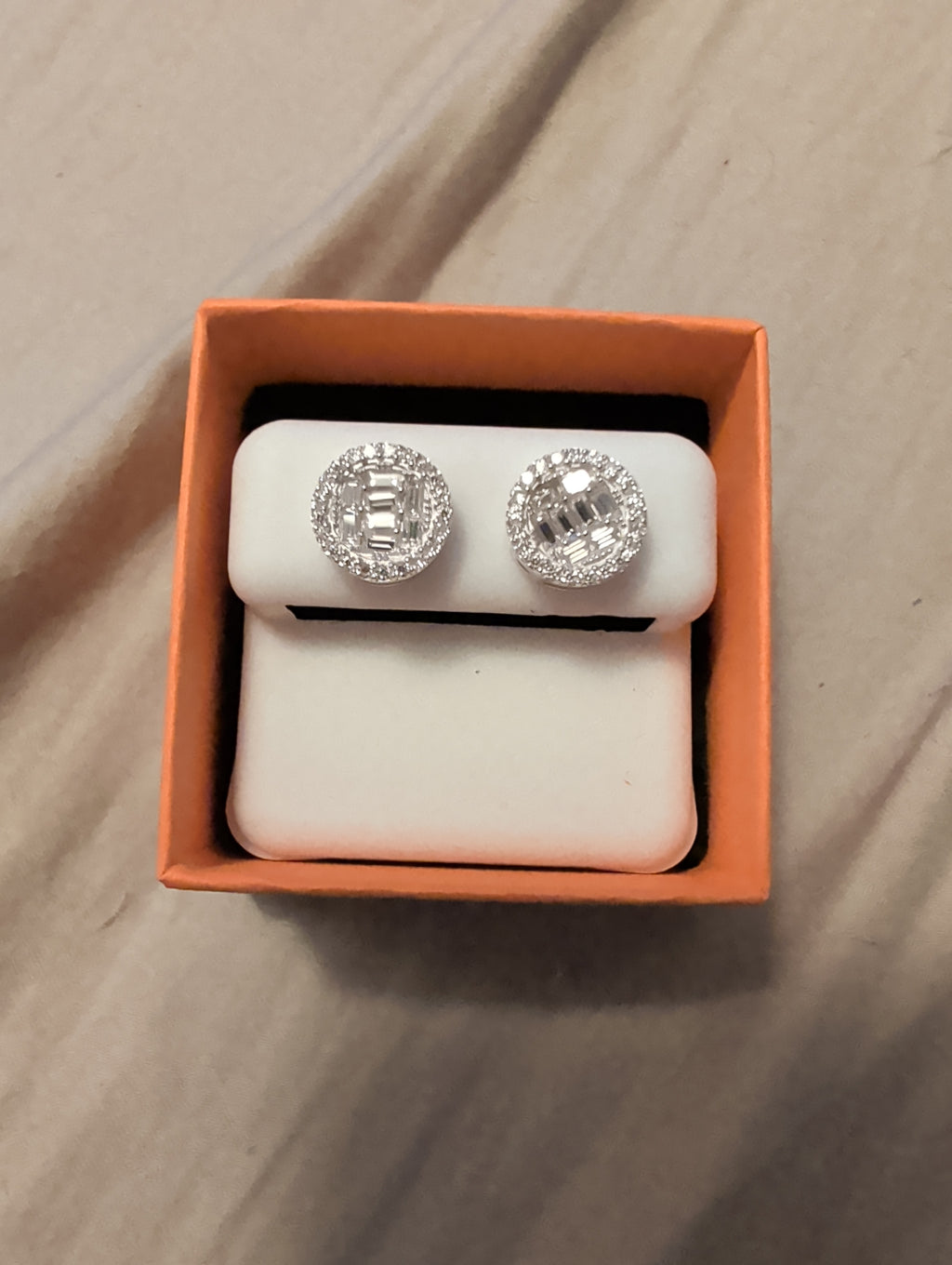 3ctw Moissanite earrings. 925 solid sterling silver. Diamond tested! 1.5tw each.