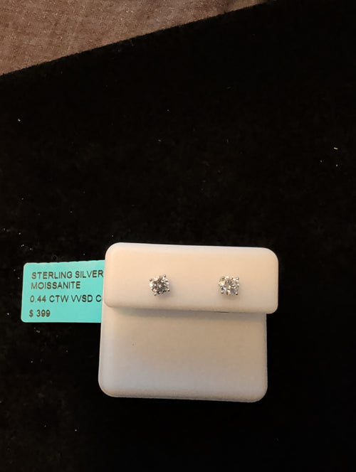 0.44ctw (0.22ctw each) moissanite earrings. 925 sterling silver. Diamond tested!
