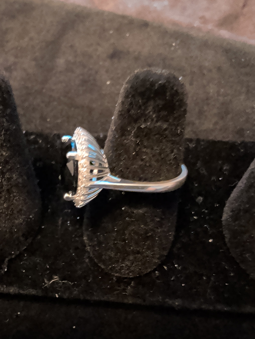 5g solid sterling silver ring. Cubic zirconia gem.